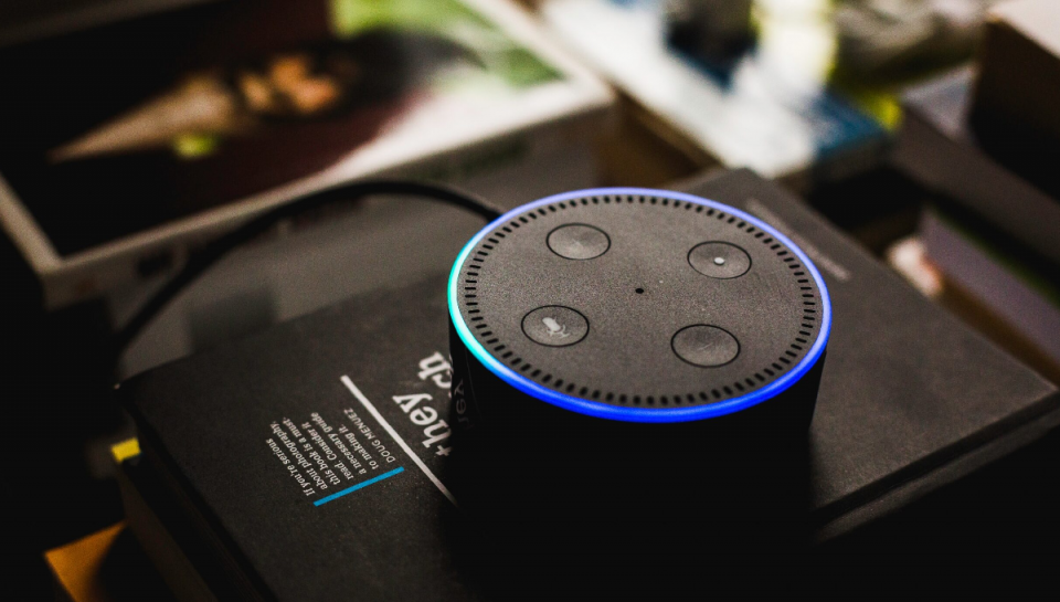 Que beneficios y riesgos puede representar el uso de IoT